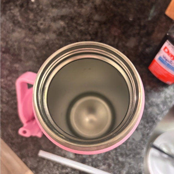 Pink 26oz yeti water bottle with Lid and Straw - Picture 2 of 5